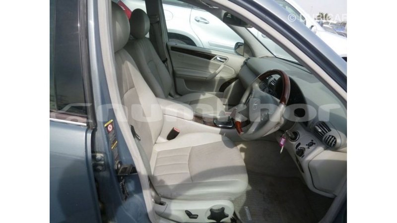 Big with watermark mercedes benz 190 bumthang import dubai 2721