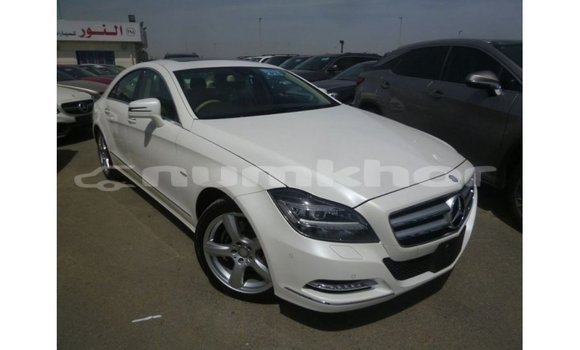 Buy Import Mercedes-Benz 190 White Car in Import - Dubai in Bumthang Buy Import Mercedes-Benz 190 White Car in Import - Dubai in Bumthang