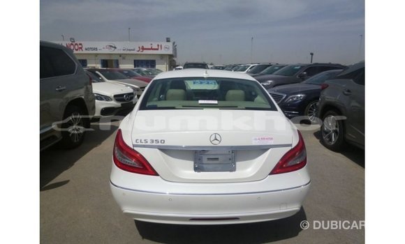 Buy Import Mercedes-Benz 190 White Car in Import - Dubai in Bumthang Buy Import Mercedes-Benz 190 White Car in Import - Dubai in Bumthang