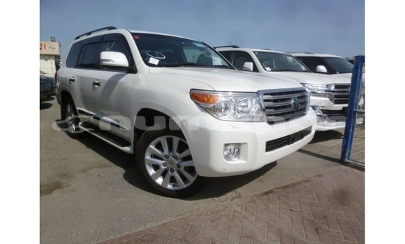 Buy Import Toyota Land Cruiser White Car in Import - Dubai in Bumthang Buy Import Toyota Land Cruiser White Car in Import - Dubai in Bumthang