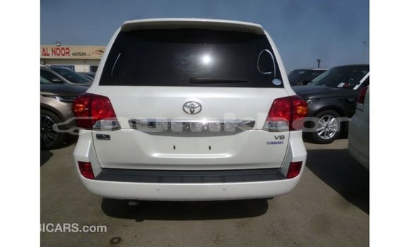 Buy Import Toyota Land Cruiser White Car in Import - Dubai in Bumthang Buy Import Toyota Land Cruiser White Car in Import - Dubai in Bumthang