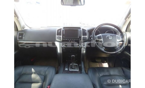 Buy Import Toyota Land Cruiser White Car in Import - Dubai in Bumthang Buy Import Toyota Land Cruiser White Car in Import - Dubai in Bumthang