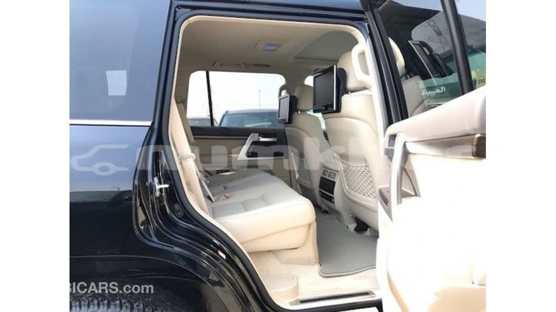 Big with watermark toyota land cruiser bumthang import dubai 2730