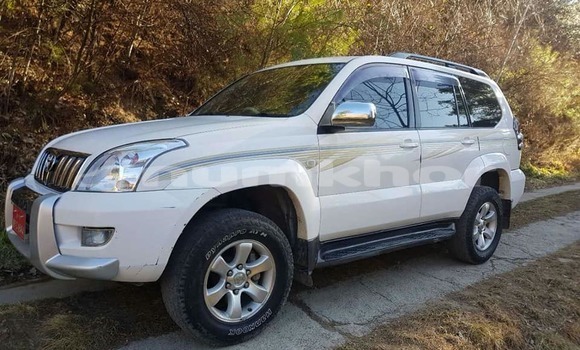Buy Used Toyota Land Cruiser Prado White Car in Thimphu in Timphu