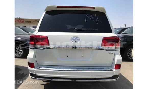 Buy Import Toyota Land Cruiser White Car in Import - Dubai in Bumthang Buy Import Toyota Land Cruiser White Car in Import - Dubai in Bumthang