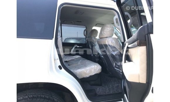 Buy Import Toyota Land Cruiser White Car in Import - Dubai in Bumthang Buy Import Toyota Land Cruiser White Car in Import - Dubai in Bumthang