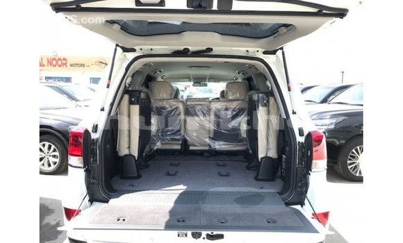 Buy Import Toyota Land Cruiser White Car in Import - Dubai in Bumthang Buy Import Toyota Land Cruiser White Car in Import - Dubai in Bumthang