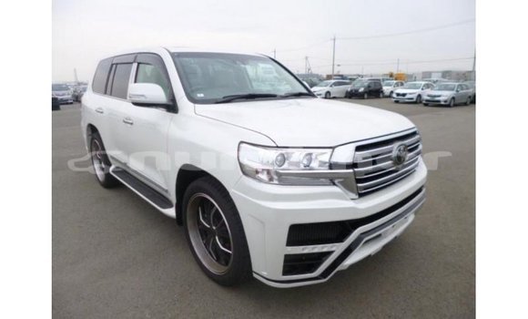 Buy Import Toyota Land Cruiser White Car in Import - Dubai in Bumthang Buy Import Toyota Land Cruiser White Car in Import - Dubai in Bumthang