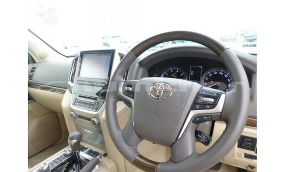 Buy Import Toyota Land Cruiser White Car in Import - Dubai in Bumthang Buy Import Toyota Land Cruiser White Car in Import - Dubai in Bumthang