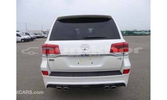 Buy Import Toyota Land Cruiser White Car in Import - Dubai in Bumthang Buy Import Toyota Land Cruiser White Car in Import - Dubai in Bumthang