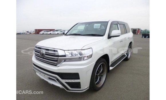 Buy Import Toyota Land Cruiser White Car in Import - Dubai in Bumthang Buy Import Toyota Land Cruiser White Car in Import - Dubai in Bumthang
