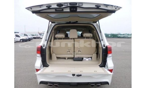 Buy Import Toyota Land Cruiser White Car in Import - Dubai in Bumthang Buy Import Toyota Land Cruiser White Car in Import - Dubai in Bumthang