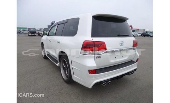 Buy Import Toyota Land Cruiser White Car in Import - Dubai in Bumthang Buy Import Toyota Land Cruiser White Car in Import - Dubai in Bumthang