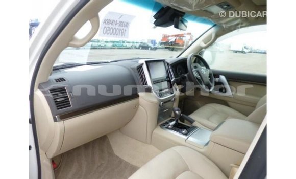 Buy Import Toyota Land Cruiser White Car in Import - Dubai in Bumthang Buy Import Toyota Land Cruiser White Car in Import - Dubai in Bumthang