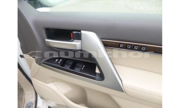 Buy Import Toyota Land Cruiser White Car in Import - Dubai in Bumthang Buy Import Toyota Land Cruiser White Car in Import - Dubai in Bumthang