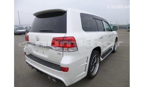 Buy Import Toyota Land Cruiser White Car in Import - Dubai in Bumthang Buy Import Toyota Land Cruiser White Car in Import - Dubai in Bumthang