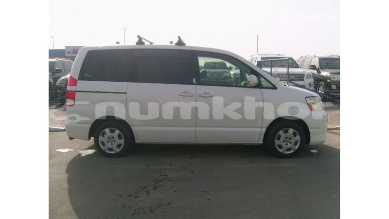 Big with watermark toyota noah bumthang import dubai 2747