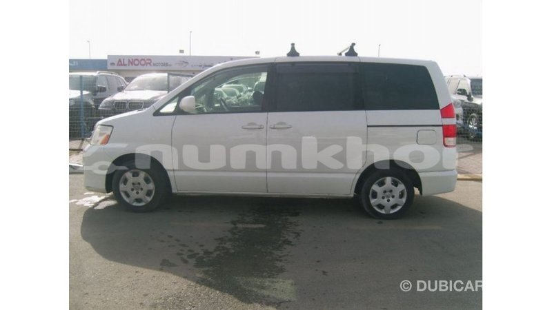 Big with watermark toyota noah bumthang import dubai 2747