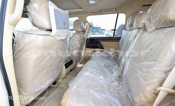 Buy Import Toyota Land Cruiser White Car in Import - Dubai in Bumthang Buy Import Toyota Land Cruiser White Car in Import - Dubai in Bumthang