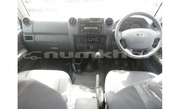 Buy Import Toyota Land Cruiser White Car in Import - Dubai in Bumthang Buy Import Toyota Land Cruiser White Car in Import - Dubai in Bumthang