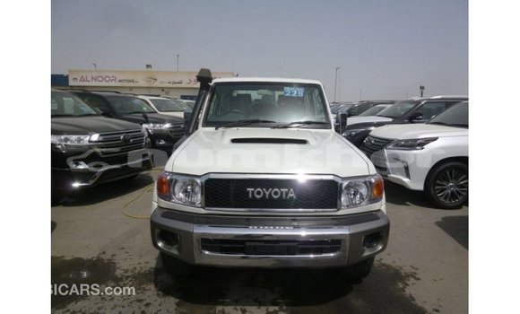 Buy Import Toyota Land Cruiser White Car in Import - Dubai in Bumthang Buy Import Toyota Land Cruiser White Car in Import - Dubai in Bumthang