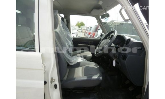 Buy Import Toyota Land Cruiser White Car in Import - Dubai in Bumthang Buy Import Toyota Land Cruiser White Car in Import - Dubai in Bumthang