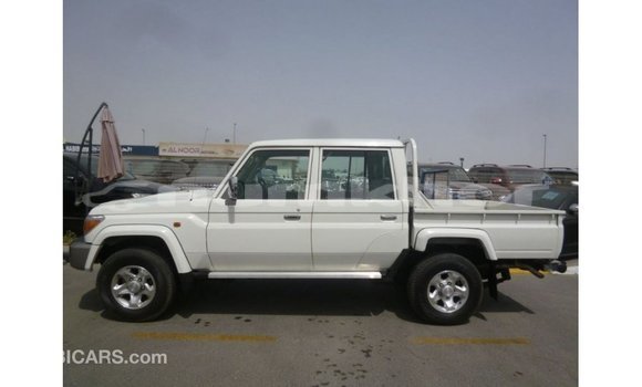 Buy Import Toyota Land Cruiser White Car in Import - Dubai in Bumthang Buy Import Toyota Land Cruiser White Car in Import - Dubai in Bumthang