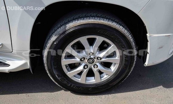 Buy Import Toyota Land Cruiser White Car in Import - Dubai in Bumthang Buy Import Toyota Land Cruiser White Car in Import - Dubai in Bumthang