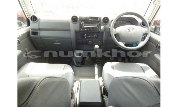 Buy Import Toyota Land Cruiser White Car in Import - Dubai in Bumthang Buy Import Toyota Land Cruiser White Car in Import - Dubai in Bumthang