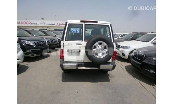 Buy Import Toyota Land Cruiser White Car in Import - Dubai in Bumthang Buy Import Toyota Land Cruiser White Car in Import - Dubai in Bumthang