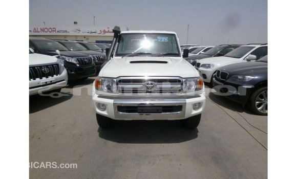 Buy Import Toyota Land Cruiser White Car in Import - Dubai in Bumthang Buy Import Toyota Land Cruiser White Car in Import - Dubai in Bumthang