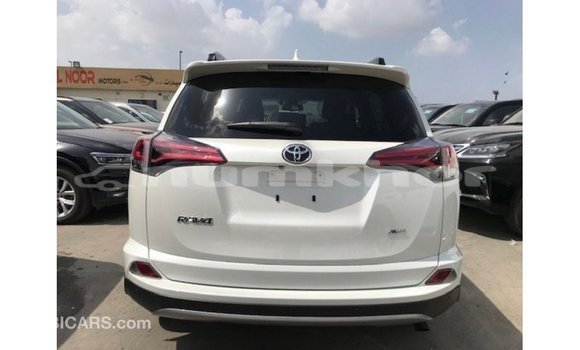 Buy Import Toyota 4Runner White Car in Import - Dubai in Bumthang Buy Import Toyota 4Runner White Car in Import - Dubai in Bumthang