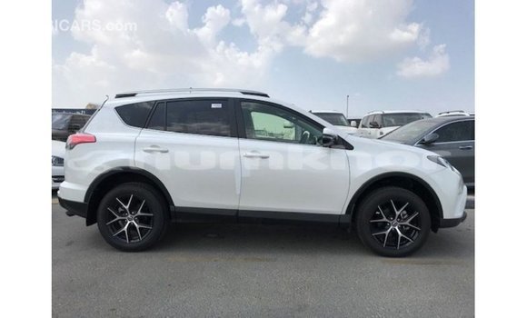 Buy Import Toyota 4Runner White Car in Import - Dubai in Bumthang Buy Import Toyota 4Runner White Car in Import - Dubai in Bumthang