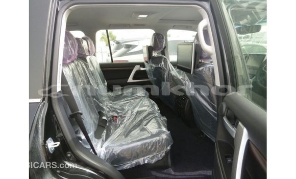 Buy Import Toyota Land Cruiser Black Car in Import - Dubai in Bumthang Buy Import Toyota Land Cruiser Black Car in Import - Dubai in Bumthang