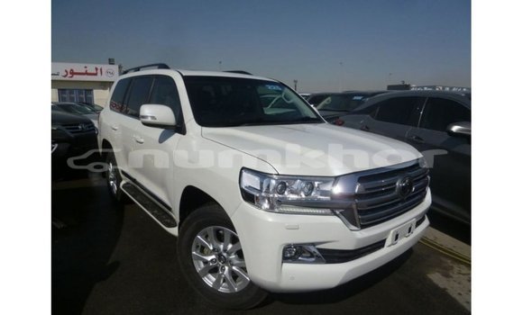 Buy Import Toyota Land Cruiser White Car in Import - Dubai in Bumthang Buy Import Toyota Land Cruiser White Car in Import - Dubai in Bumthang