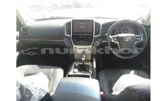 Buy Import Toyota Land Cruiser White Car in Import - Dubai in Bumthang Buy Import Toyota Land Cruiser White Car in Import - Dubai in Bumthang