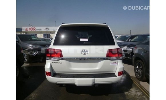 Buy Import Toyota Land Cruiser White Car in Import - Dubai in Bumthang Buy Import Toyota Land Cruiser White Car in Import - Dubai in Bumthang