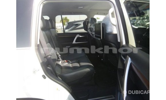 Buy Import Toyota Land Cruiser White Car in Import - Dubai in Bumthang Buy Import Toyota Land Cruiser White Car in Import - Dubai in Bumthang