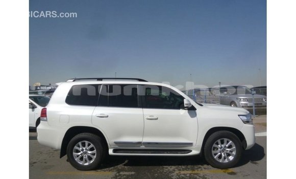 Buy Import Toyota Land Cruiser White Car in Import - Dubai in Bumthang Buy Import Toyota Land Cruiser White Car in Import - Dubai in Bumthang
