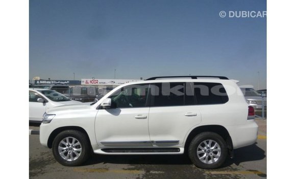 Buy Import Toyota Land Cruiser White Car in Import - Dubai in Bumthang Buy Import Toyota Land Cruiser White Car in Import - Dubai in Bumthang