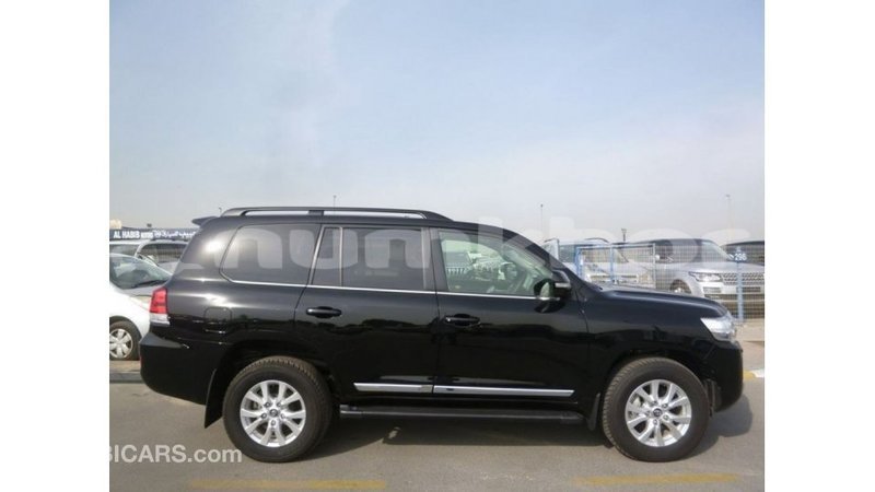 Big with watermark toyota land cruiser bumthang import dubai 2809