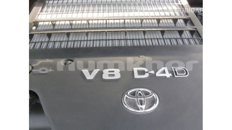 Big with watermark toyota land cruiser bumthang import dubai 2809