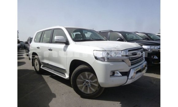 Buy Import Toyota Land Cruiser White Car in Import - Dubai in Bumthang Buy Import Toyota Land Cruiser White Car in Import - Dubai in Bumthang
