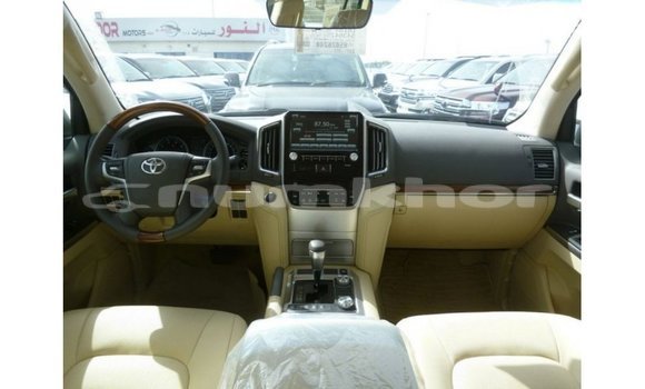 Buy Import Toyota Land Cruiser White Car in Import - Dubai in Bumthang Buy Import Toyota Land Cruiser White Car in Import - Dubai in Bumthang