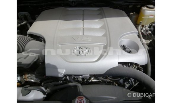 Buy Import Toyota Land Cruiser White Car in Import - Dubai in Bumthang Buy Import Toyota Land Cruiser White Car in Import - Dubai in Bumthang