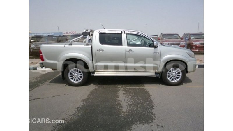 Big with watermark toyota hilux bumthang import dubai 2823