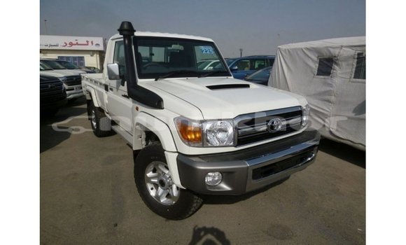 Buy Import Toyota Land Cruiser White Car in Import - Dubai in Bumthang Buy Import Toyota Land Cruiser White Car in Import - Dubai in Bumthang