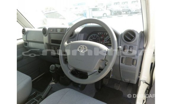 Buy Import Toyota Land Cruiser White Car in Import - Dubai in Bumthang Buy Import Toyota Land Cruiser White Car in Import - Dubai in Bumthang