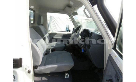 Buy Import Toyota Land Cruiser White Car in Import - Dubai in Bumthang Buy Import Toyota Land Cruiser White Car in Import - Dubai in Bumthang