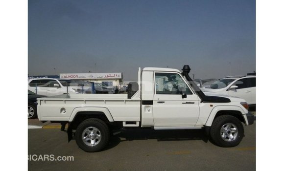 Buy Import Toyota Land Cruiser White Car in Import - Dubai in Bumthang Buy Import Toyota Land Cruiser White Car in Import - Dubai in Bumthang